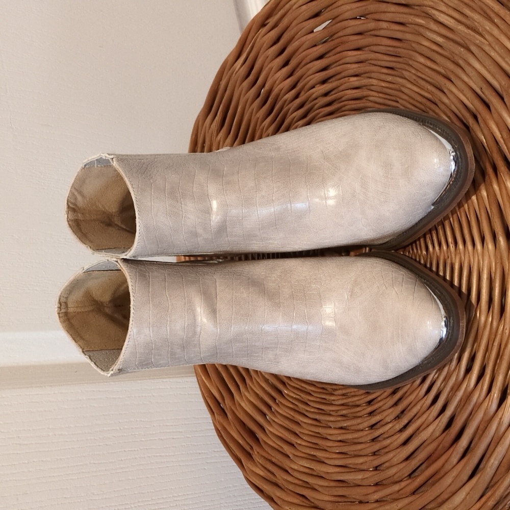 Arider Girl Peal White Cowgirl Booties 8.5 - Picture 2 of 10